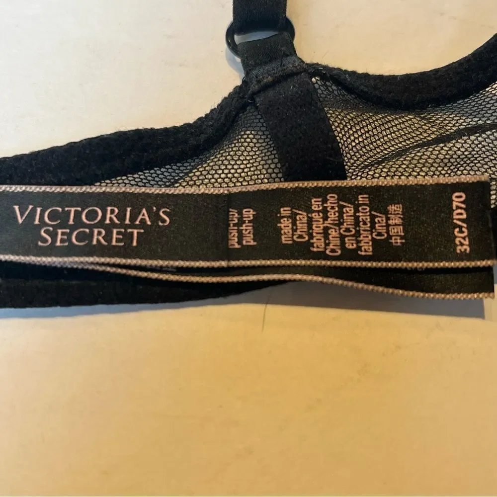 Victoria's Secret Very Sexy Push Up Black Lace Bra Size 32C